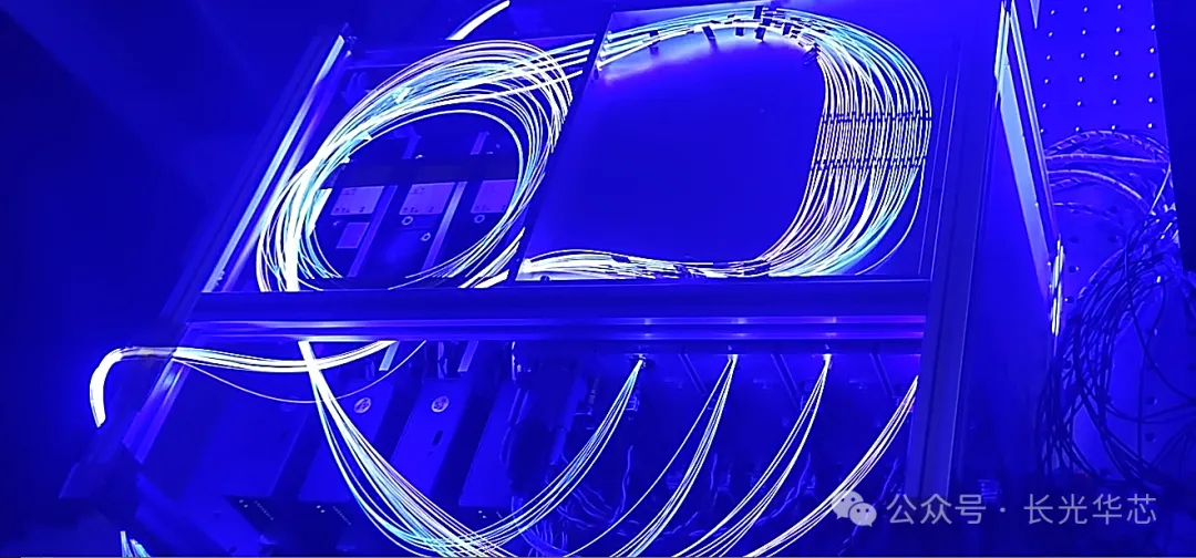 1773731277778763.png 图 4. 千瓦级高亮度蓝光激光器输出测试和原理样机.png