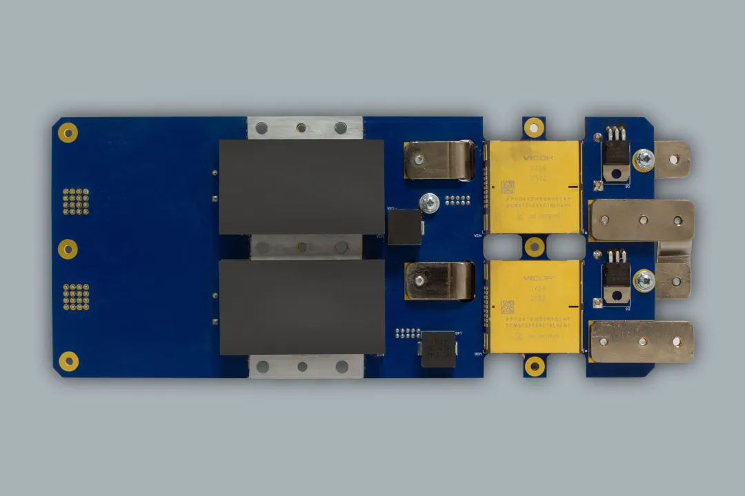 图 4：这款 4kW 800V 至 12V DC-DC 转换器.png